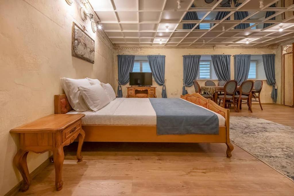 Beautiful one bedroom apartment in Vilnius old town view 3