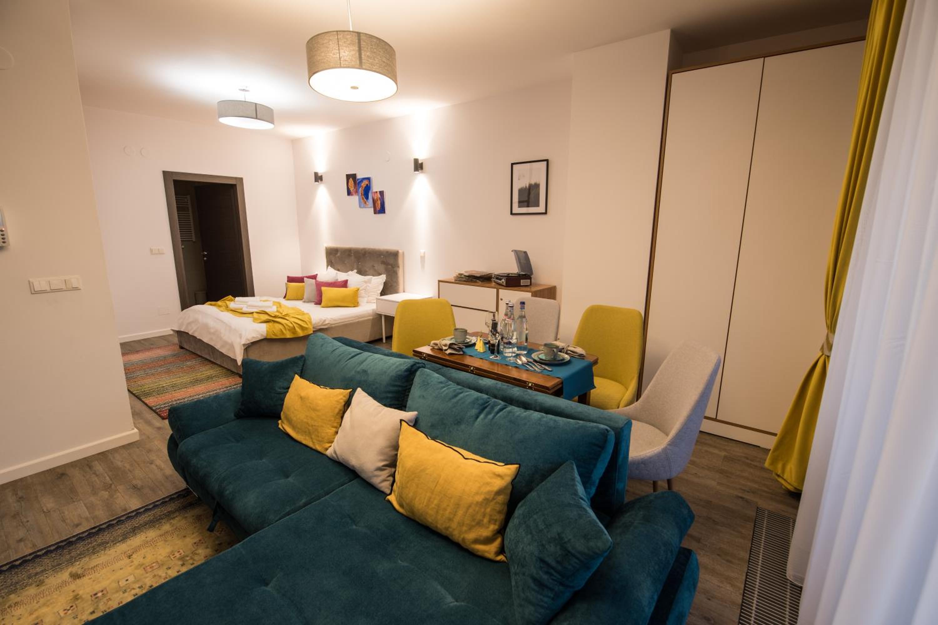Chic Studio Silver Mountain view 2