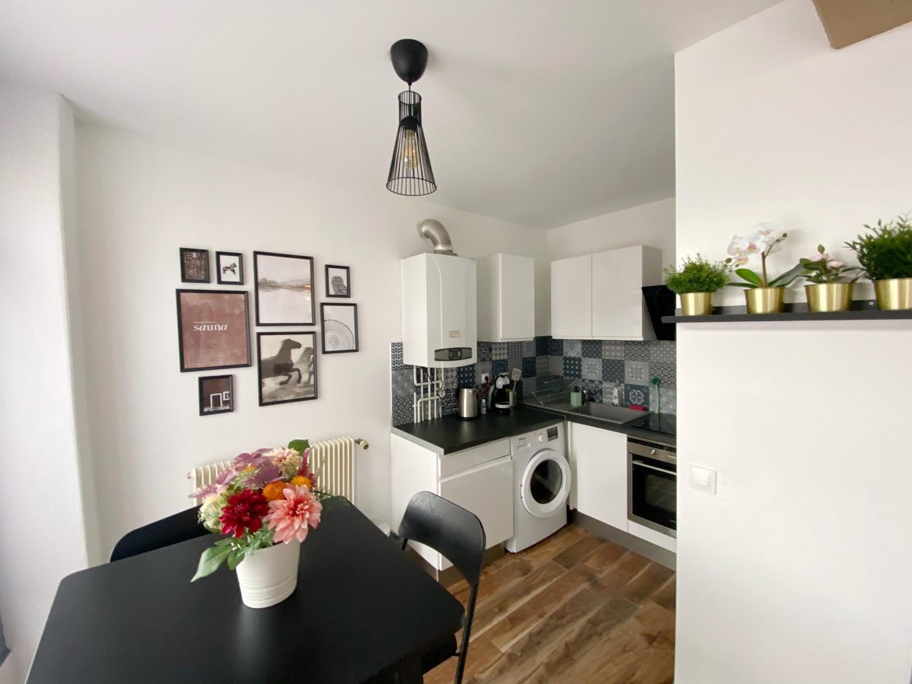 015 CHIC & COSY STUDIO 41m2 HYPERCENTRE WIFI SMART TV NETFLIX