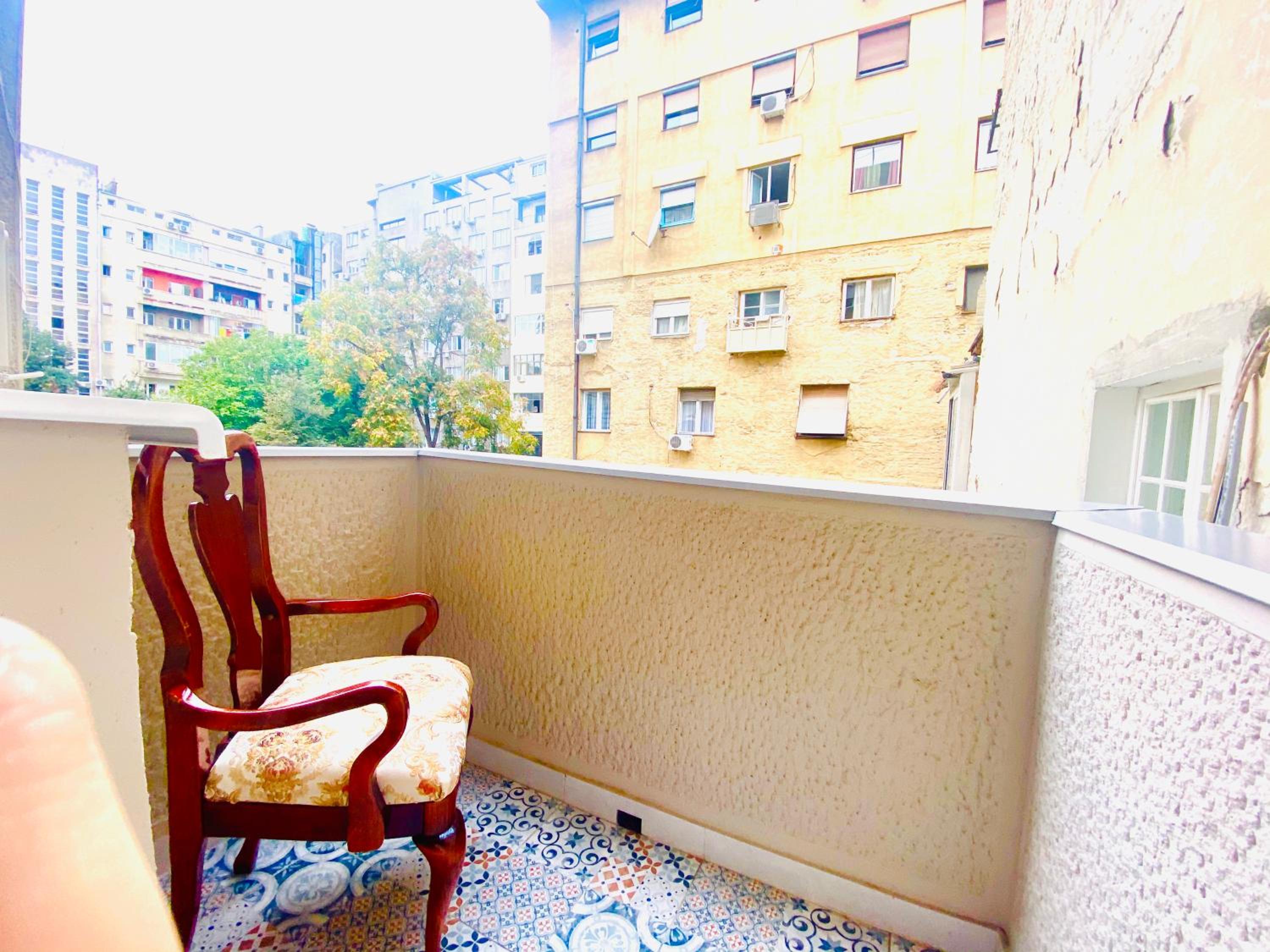Uptown Girl view 5