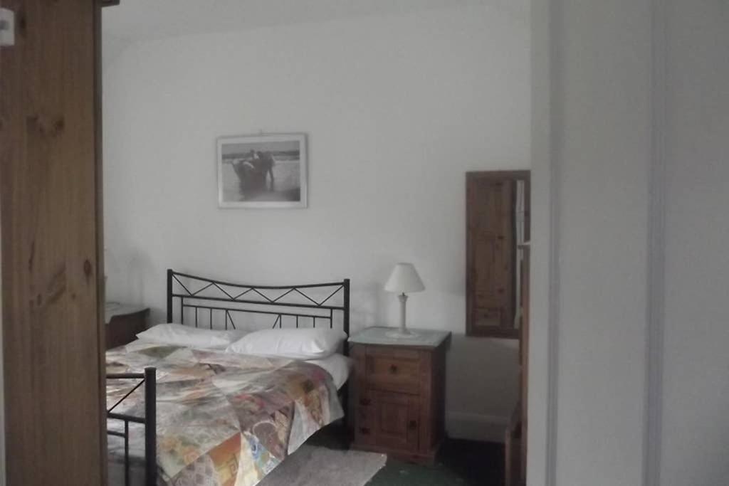 Quarvue Farmhouse, Unique house with views of Mournes and Cooleys view 3