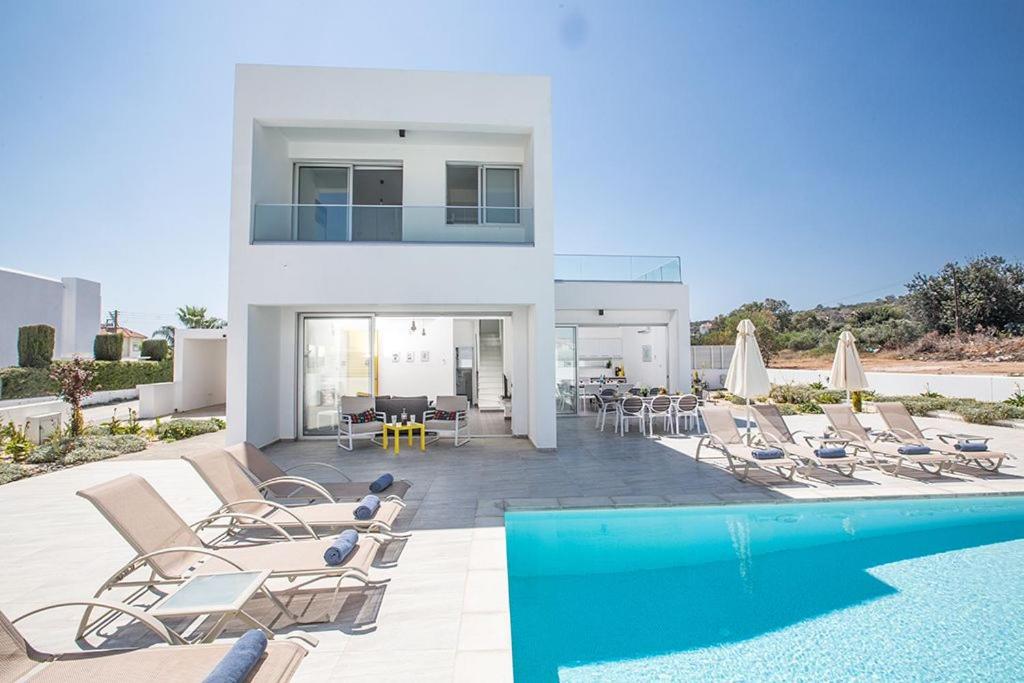 Villa Ochosto Eos - Luxury 5 Bedroom Protaras Villa With Private Pool - Close view 2