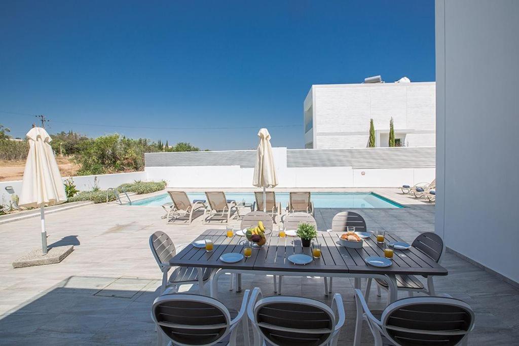 Villa Ochosto Eos - Luxury 5 Bedroom Protaras Villa With Private Pool - Close view 4