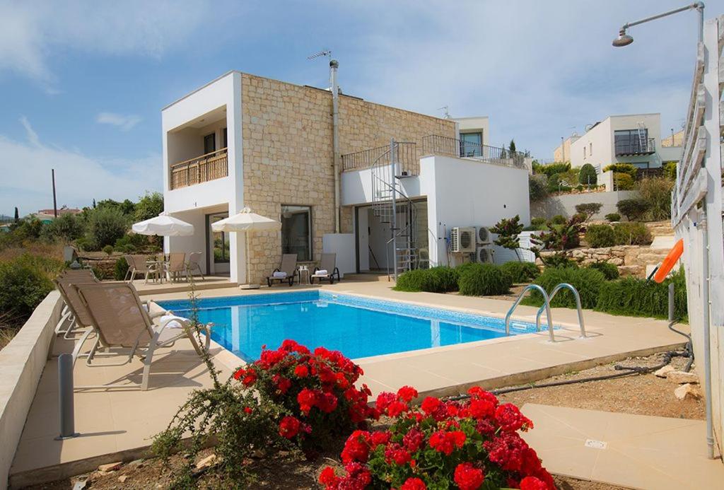 Villa Tavrou Enas - Stunning 3 Bedroom Latchi Villa With Pool With Panoramic view 3