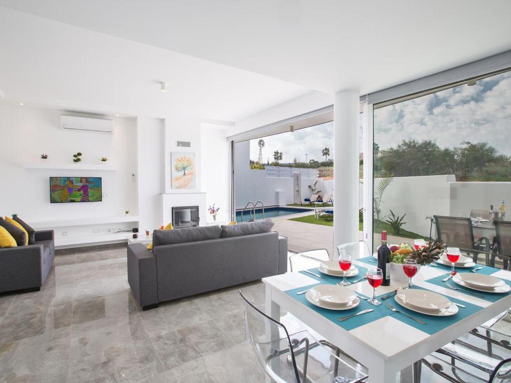 Villa Olive Bronze, Luxurious 2Bdr With Pool, Close To Protaras Strip And Beach