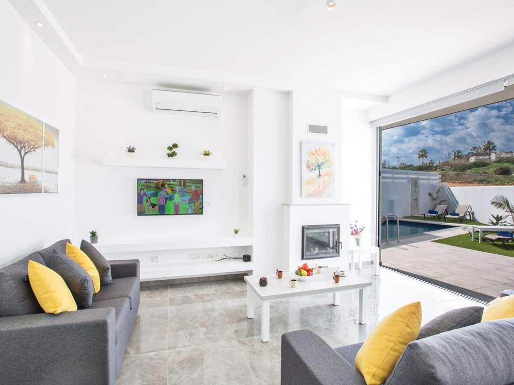 Villa Olive Bronze, Luxurious 2Bdr With Pool, Close To Protaras Strip And Beach