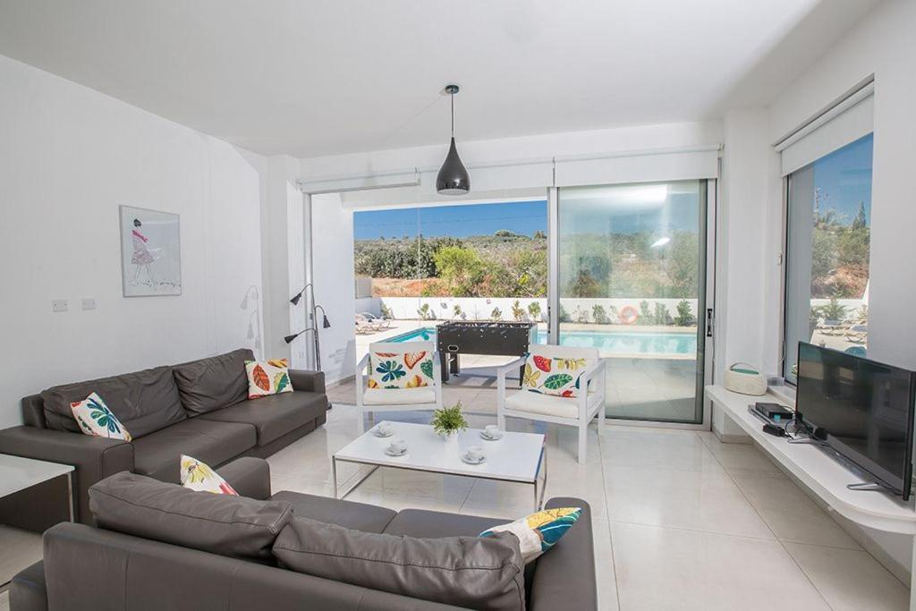 Villa Ochosto Selene - Stunning 5 Bedroom Protaras Villa With Private Pool