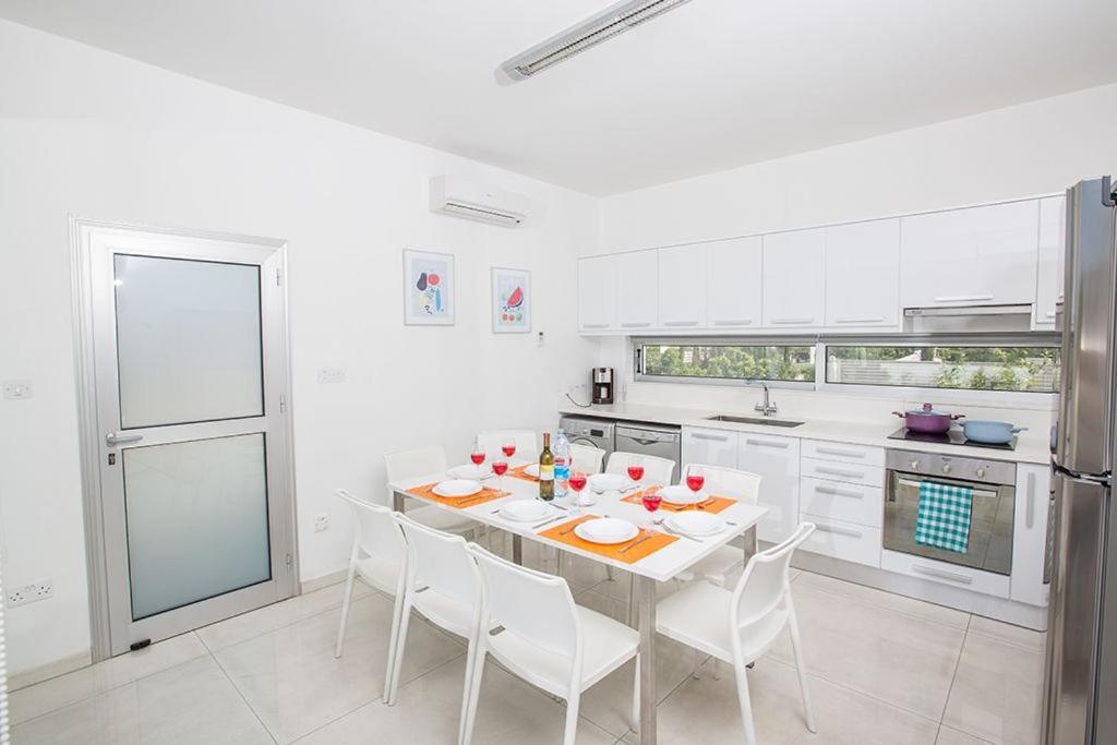 Villa Ochosto Selene - Stunning 5 Bedroom Protaras Villa With Private Pool