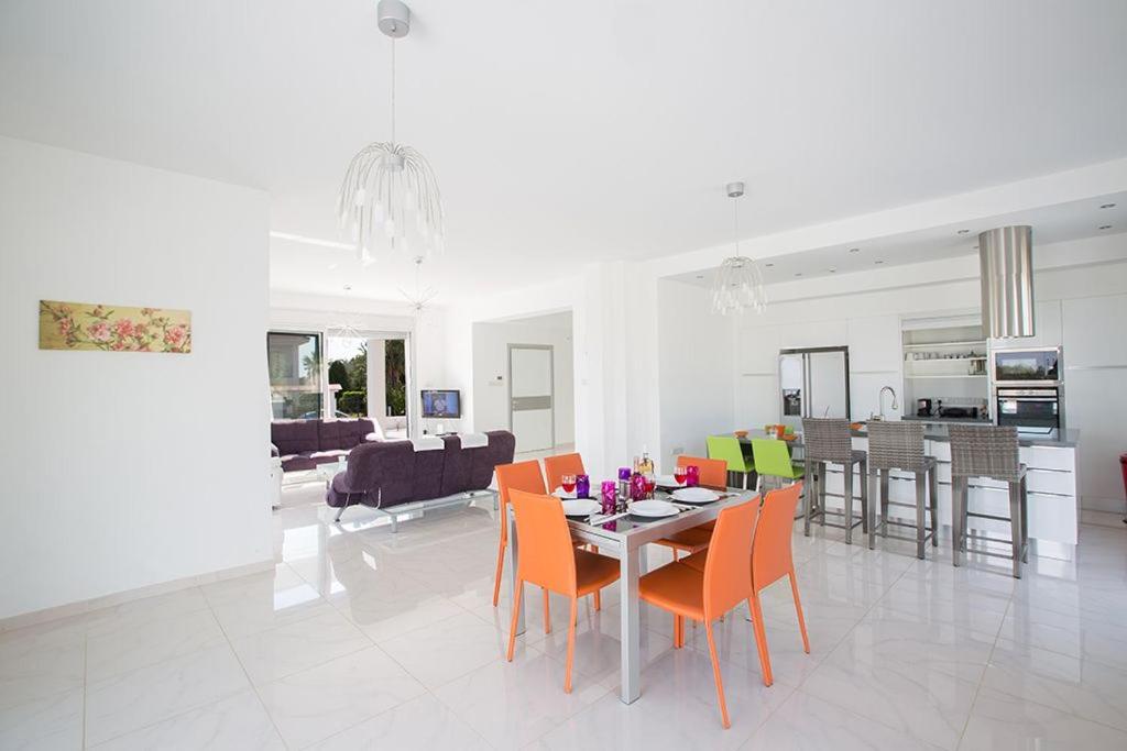 Villa Protara Chrysos - Beautiful 5 Bedroom Protaras Villa - Walking Distance