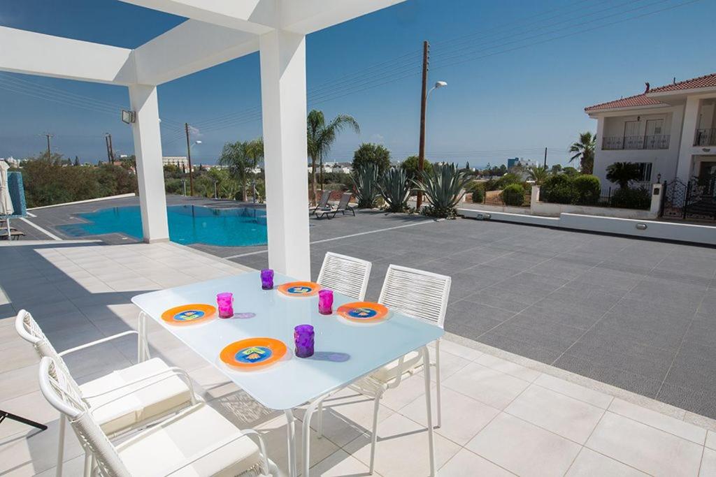 Villa Protara Chrysos - Beautiful 5 Bedroom Protaras Villa - Walking Distance