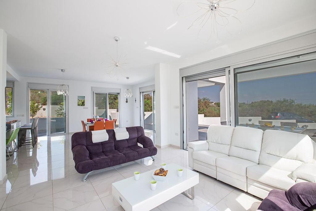 Villa Protara Chrysos - Beautiful 5 Bedroom Protaras Villa - Walking Distance