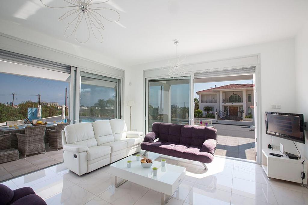 Villa Protara Chrysos - Beautiful 5 Bedroom Protaras Villa - Walking Distance