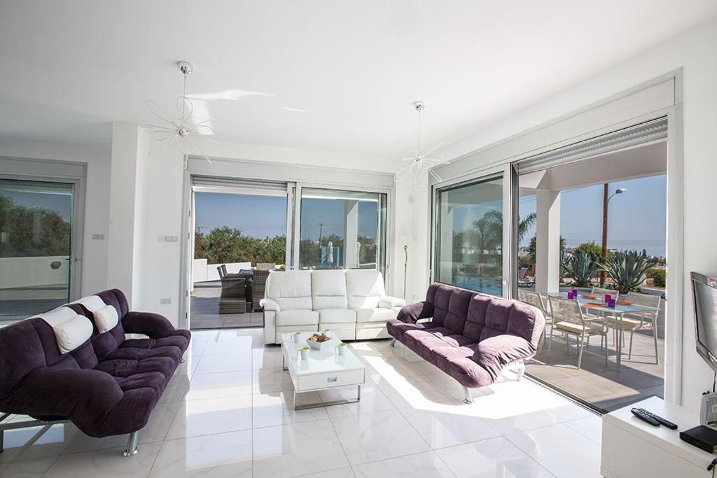 Villa Protara Chrysos - Beautiful 5 Bedroom Protaras Villa - Walking Distance