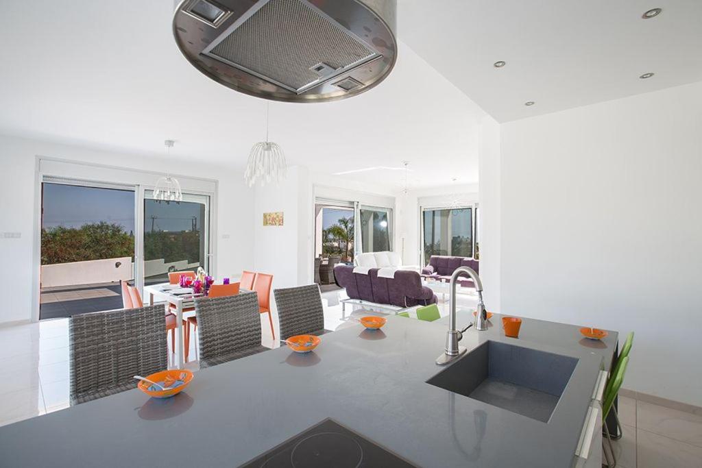 Villa Protara Chrysos - Beautiful 5 Bedroom Protaras Villa - Walking Distance