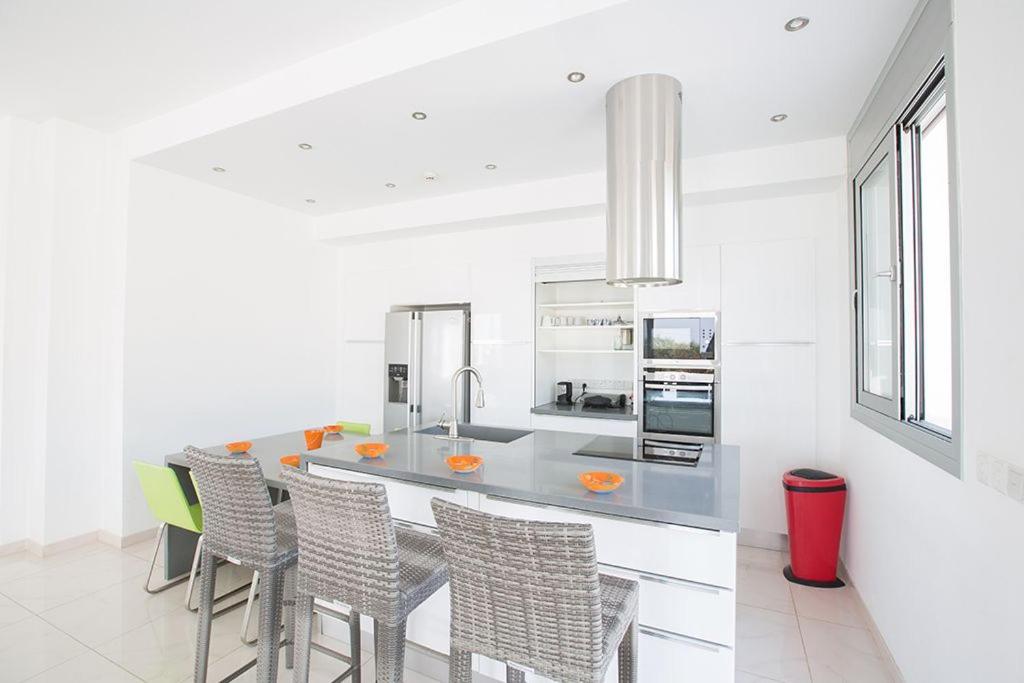 Villa Protara Chrysos - Beautiful 5 Bedroom Protaras Villa - Walking Distance