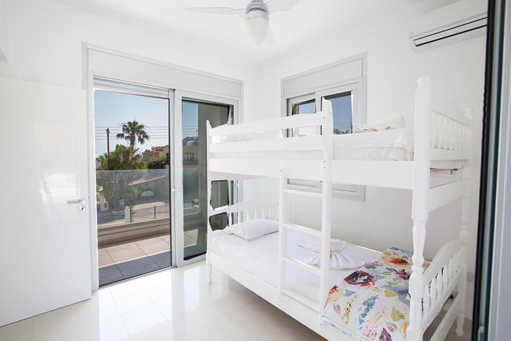Villa Protara Chrysos - Beautiful 5 Bedroom Protaras Villa - Walking Distance