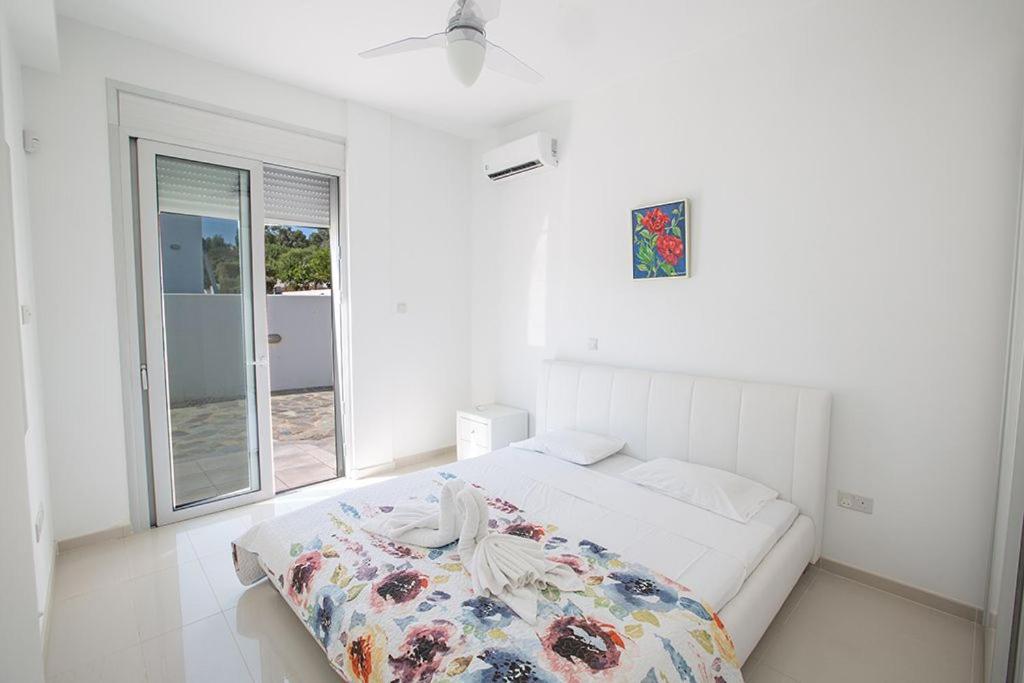 Villa Protara Chrysos - Beautiful 5 Bedroom Protaras Villa - Walking Distance