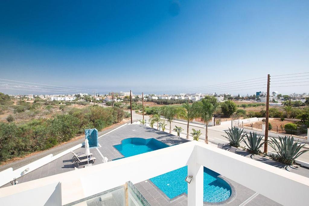 Villa Protara Chrysos - Beautiful 5 Bedroom Protaras Villa - Walking Distance