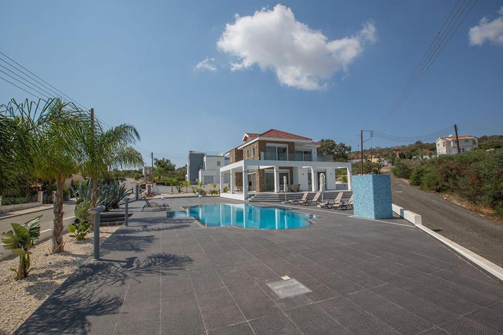 Villa Protara Chrysos - Beautiful 5 Bedroom Protaras Villa - Walking Distance