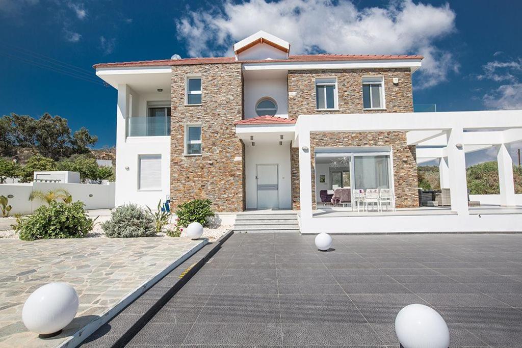 Villa Protara Chrysos - Beautiful 5 Bedroom Protaras Villa - Walking Distance