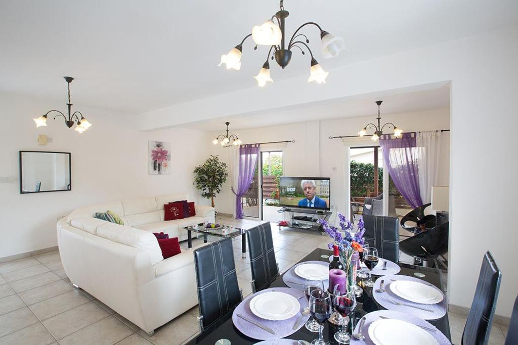 Villa Kavo Sunshine - Beautiful 3 Bedroom Protaras Villa With Private Pool