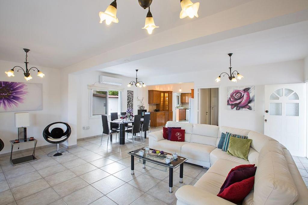 Villa Kavo Sunshine - Beautiful 3 Bedroom Protaras Villa With Private Pool