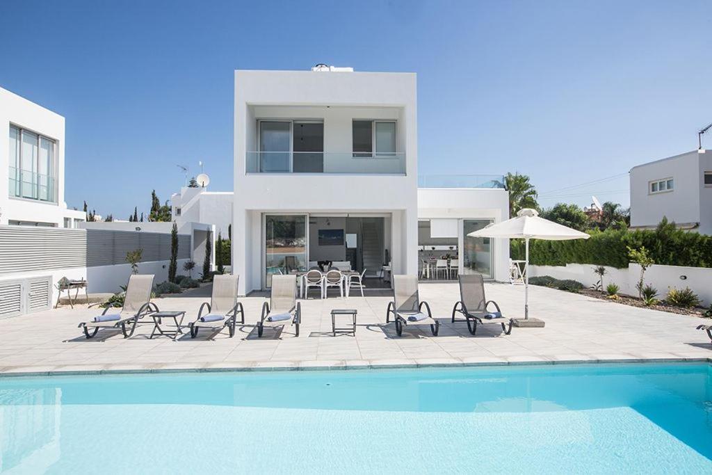 Villa Ochosto Loux - Fabulous 5 Bedroom Protaras Villa With Private Pool