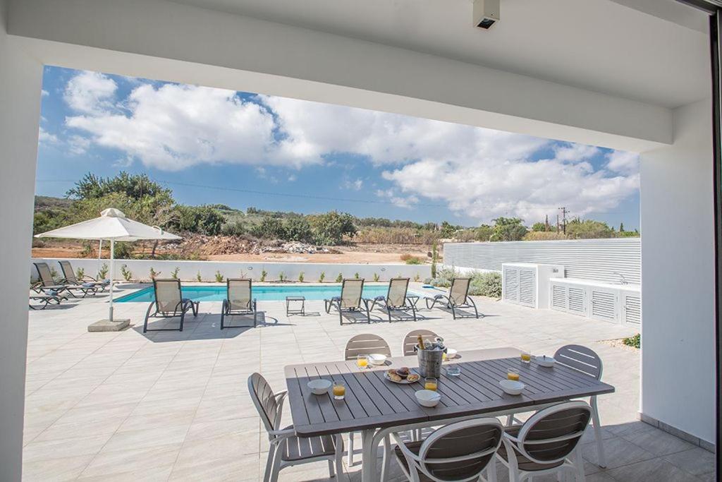 Villa Ochosto Loux - Fabulous 5 Bedroom Protaras Villa With Private Pool
