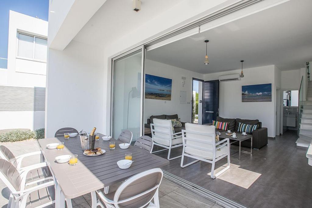 Villa Ochosto Loux - Fabulous 5 Bedroom Protaras Villa With Private Pool