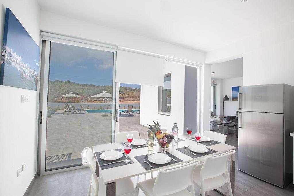 Villa Ochosto Loux - Fabulous 5 Bedroom Protaras Villa With Private Pool
