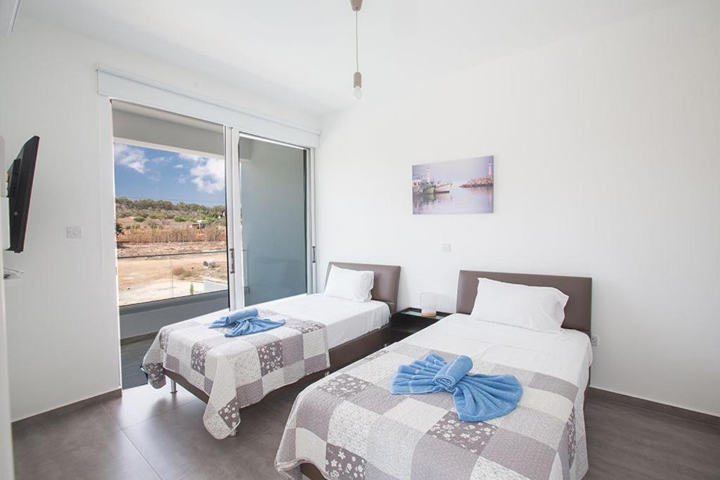 Villa Ochosto Loux - Fabulous 5 Bedroom Protaras Villa With Private Pool