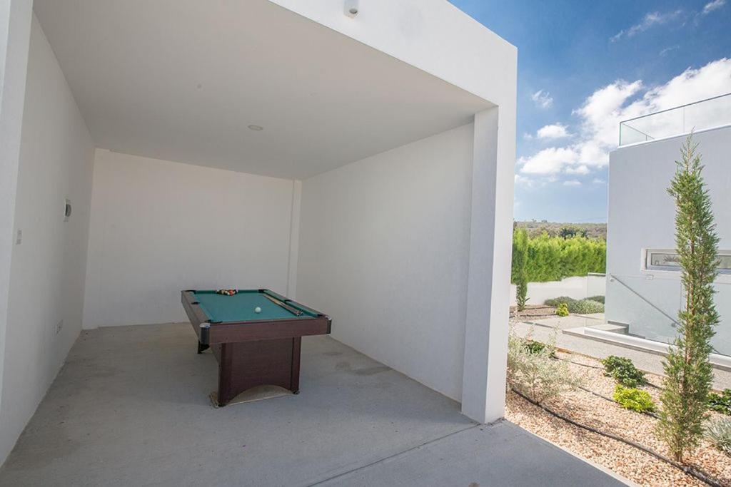 Villa Ochosto Loux - Fabulous 5 Bedroom Protaras Villa With Private Pool