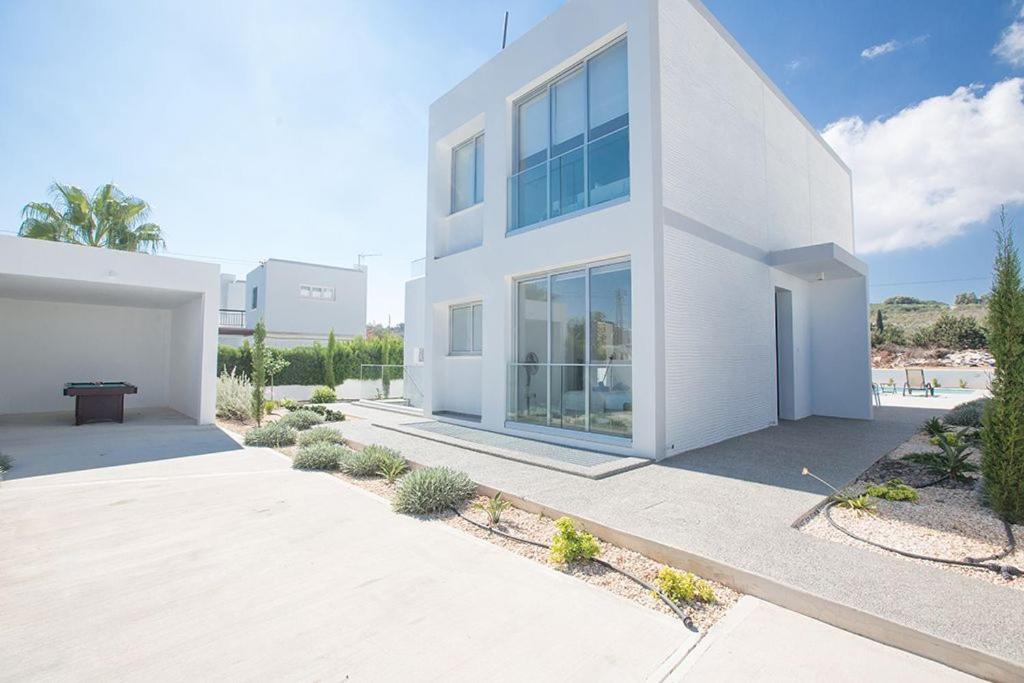 Villa Ochosto Loux - Fabulous 5 Bedroom Protaras Villa With Private Pool
