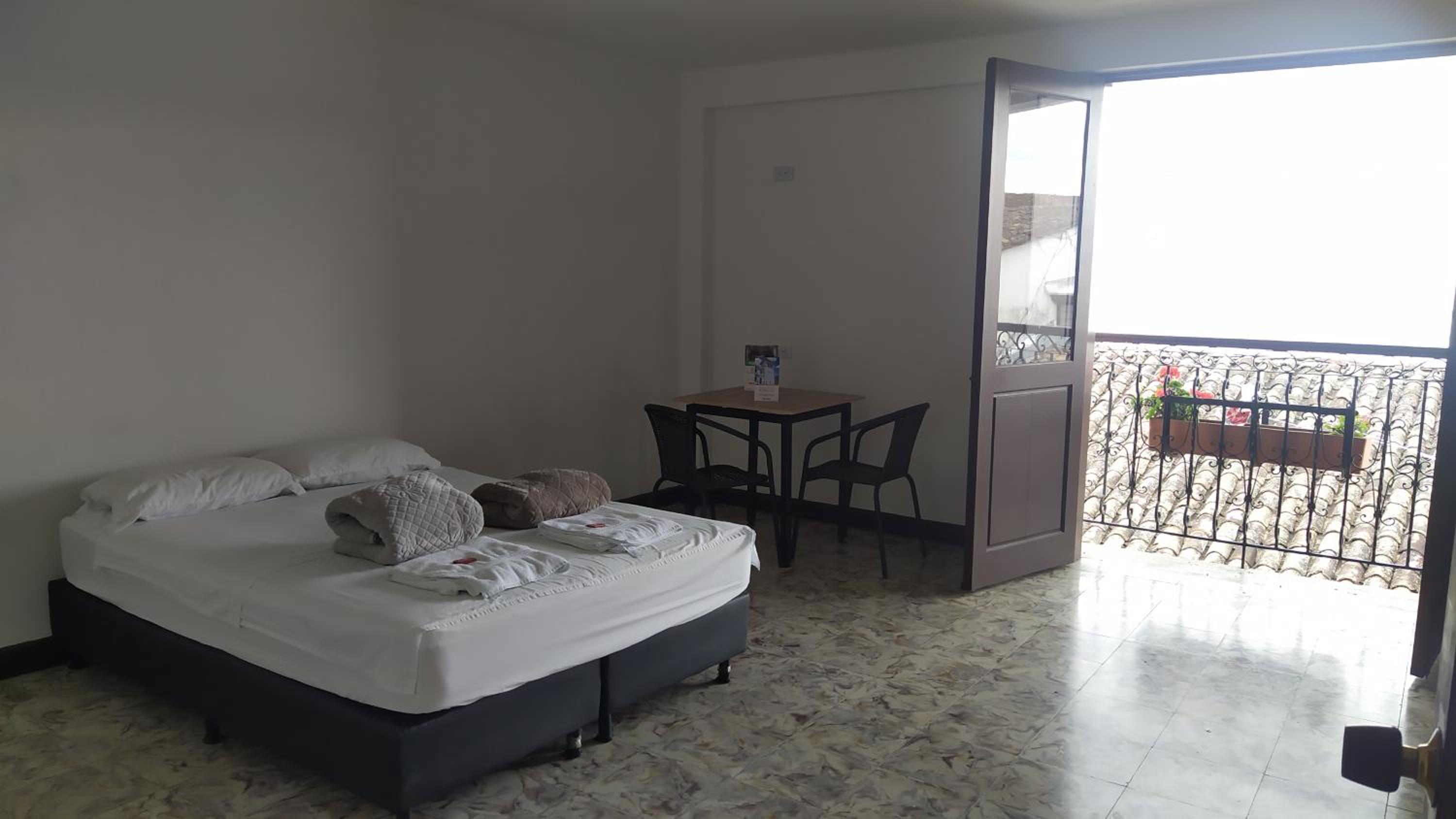 Les Balcons Hostel