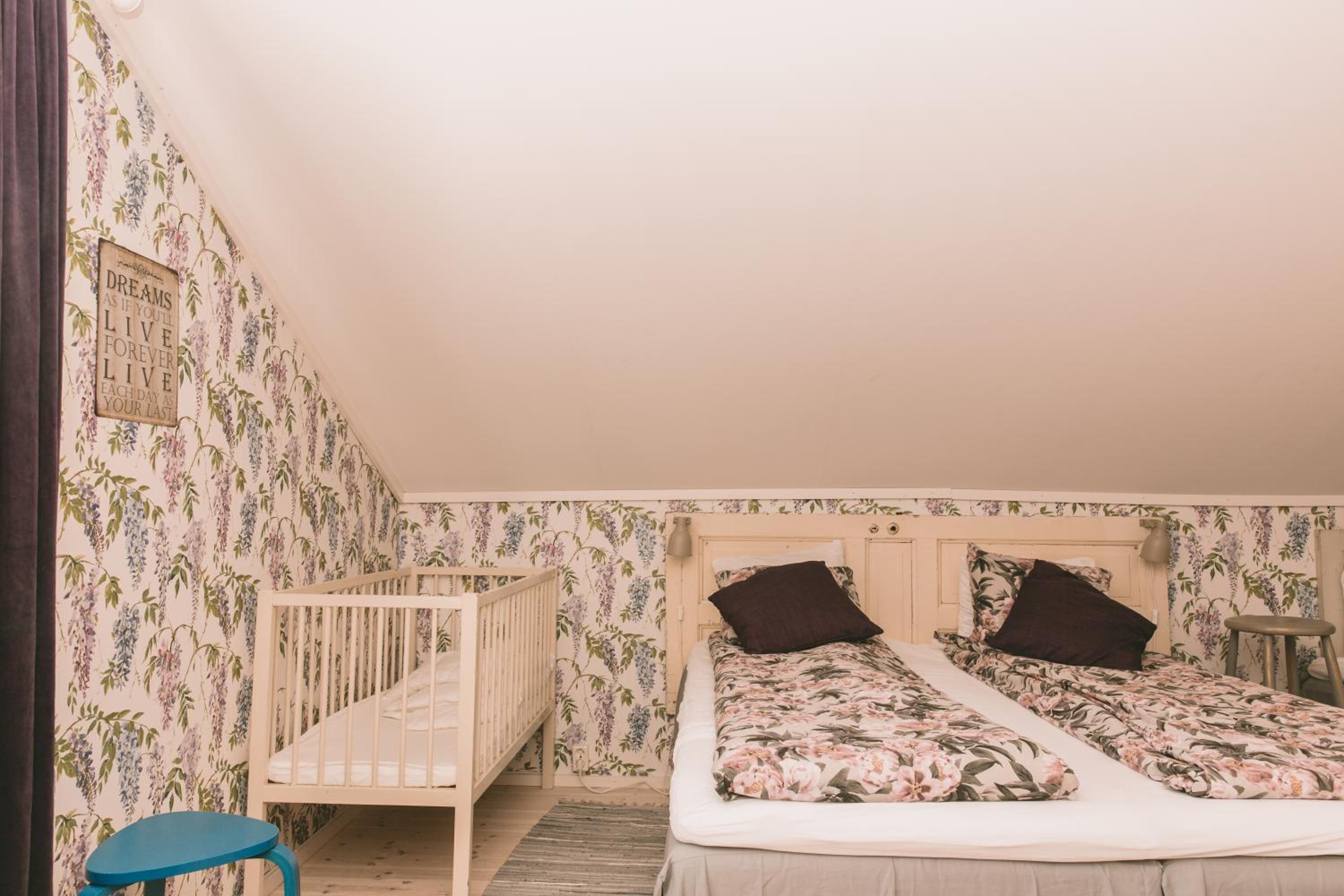 Toric Farmlodge