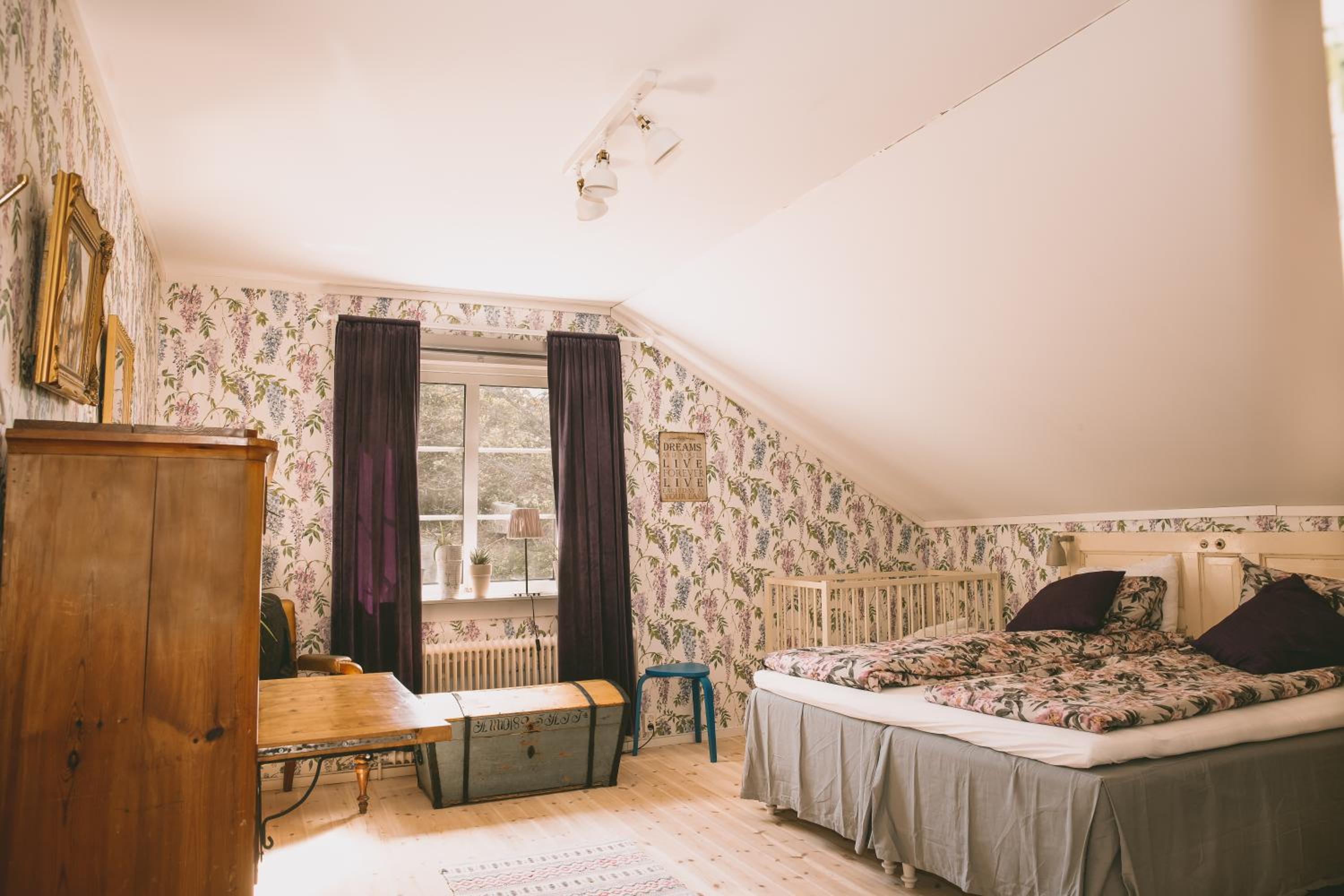 Toric Farmlodge