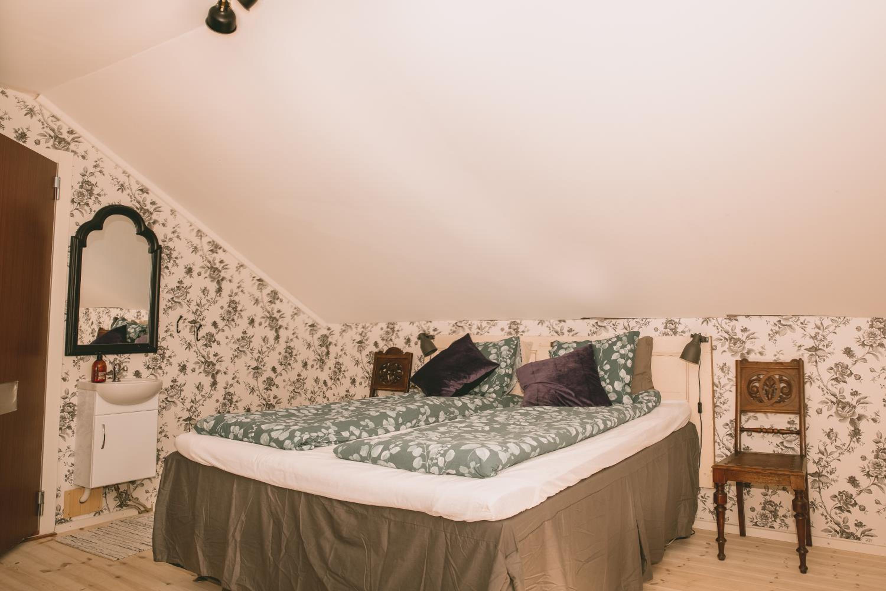 Toric Farmlodge