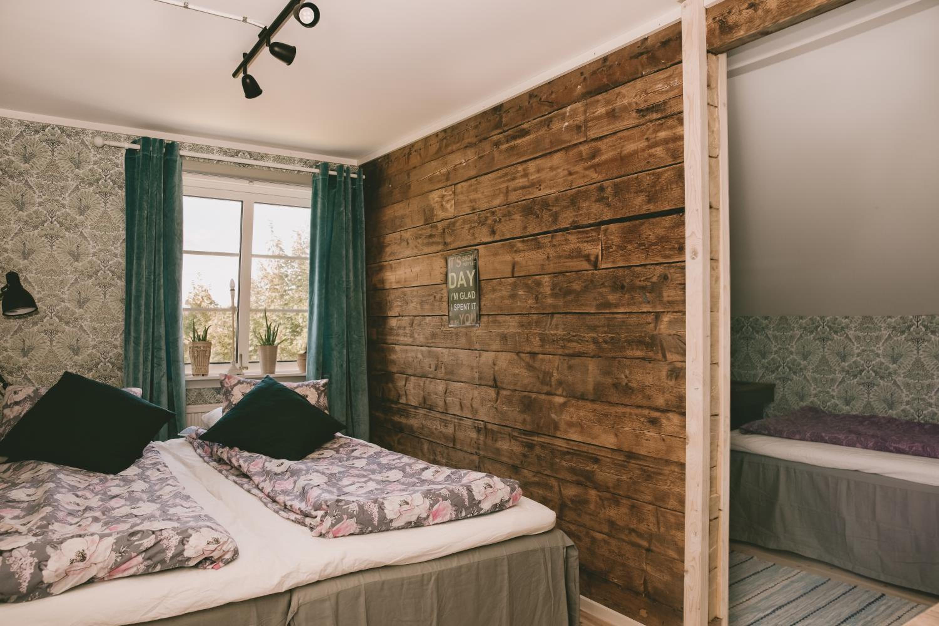 Toric Farmlodge