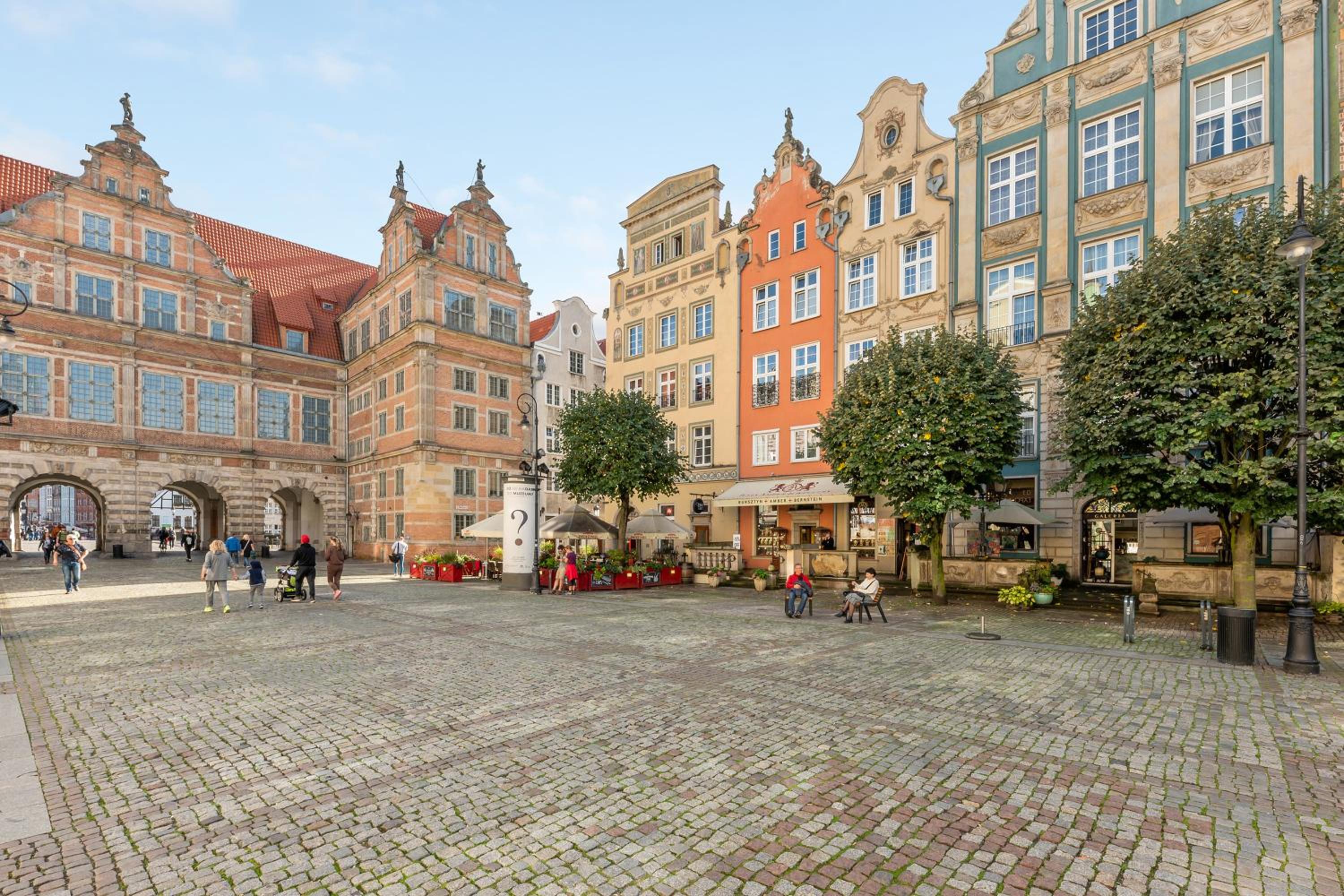 Długi Targ Street, Main Old Town & Riverside by Downtown Apartments