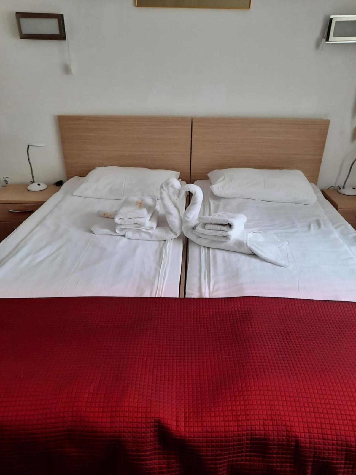 HOSTEL CPPI Vest view 2