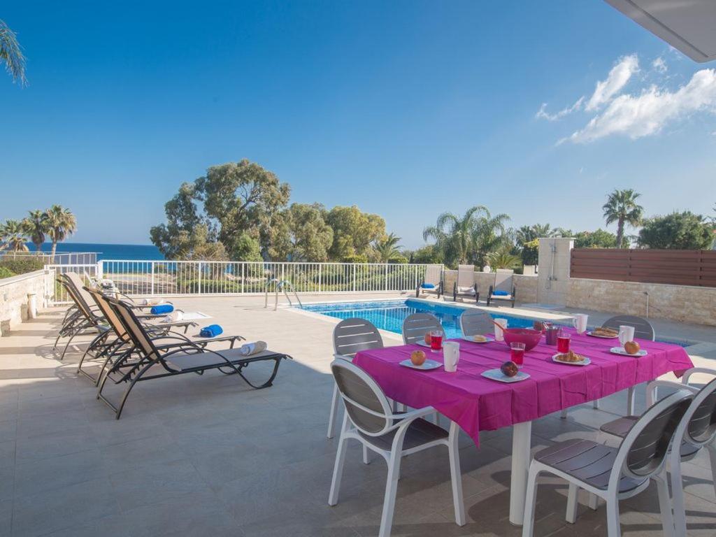 Villa Mesogi Seafront, Stunning 4Bdr Fontline Protaras view 3