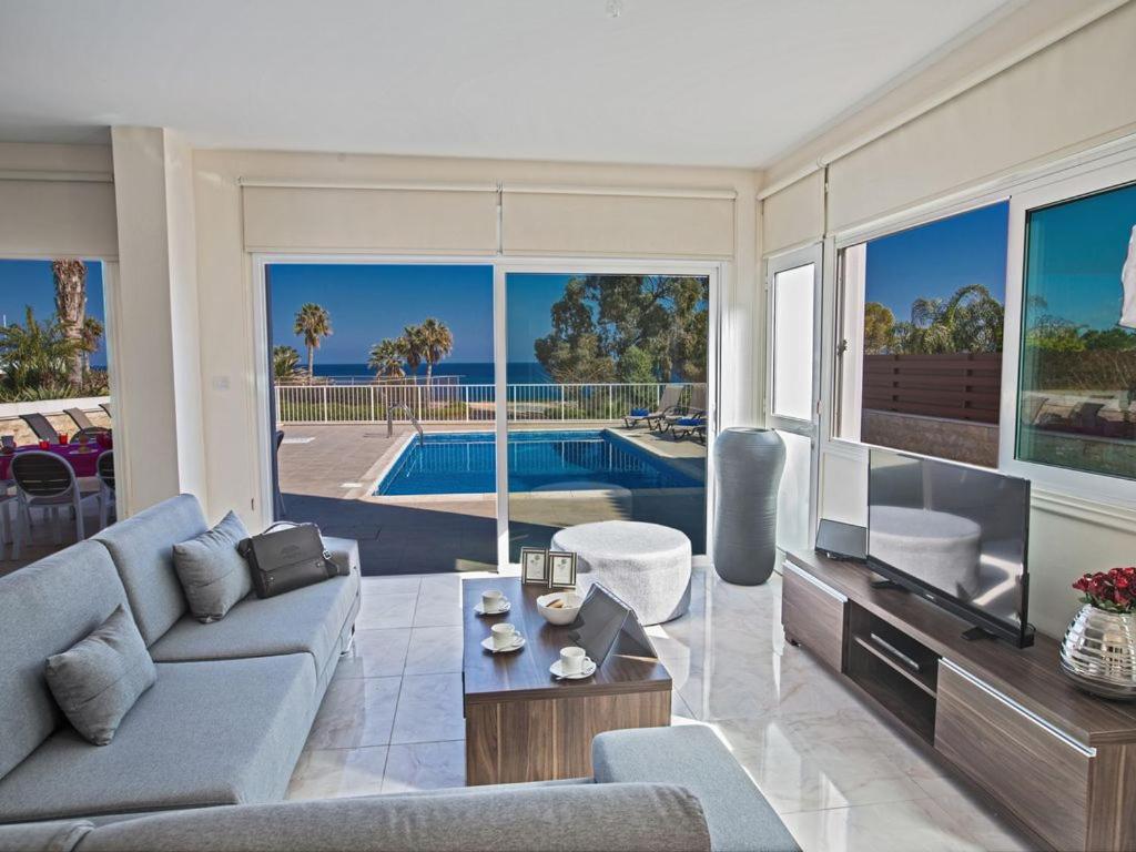 Villa Mesogi Seafront, Stunning 4Bdr Fontline Protaras view 4