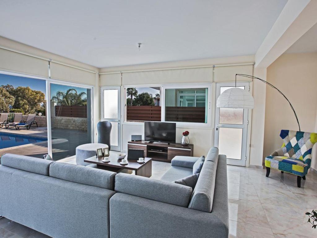 Villa Mesogi Seafront, Stunning 4Bdr Fontline Protaras view 5