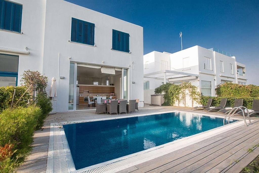 Villa Fig Tree Bay Frontline,Luxury 4Bdr Sea-Front Protaras Villa With Pool