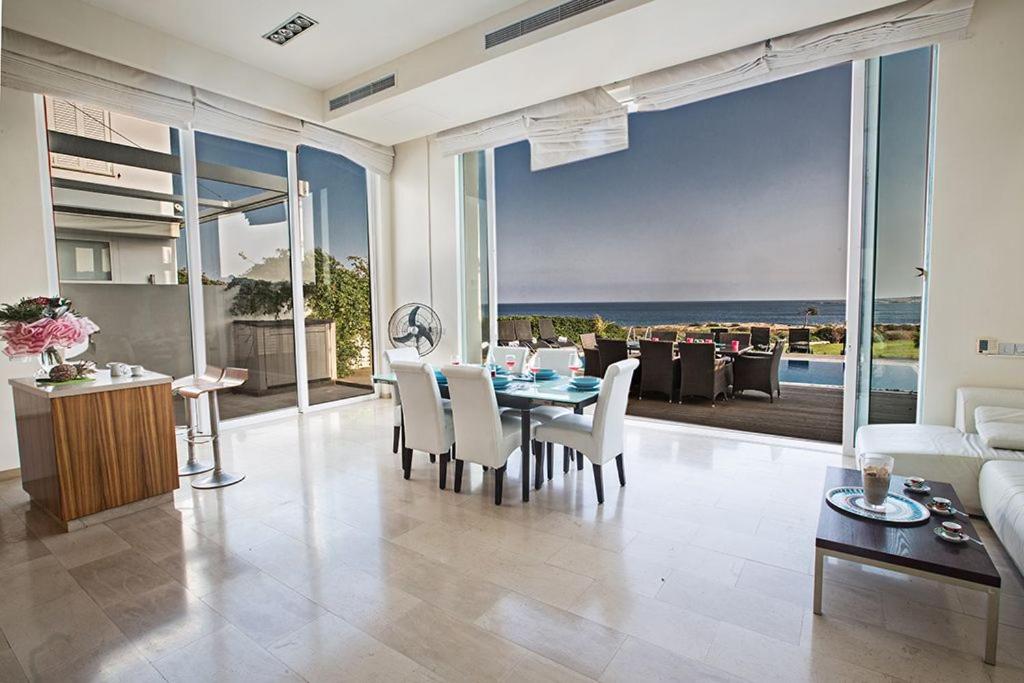 Villa Fig Tree Bay Frontline,Luxury 4Bdr Sea-Front Protaras Villa With Pool