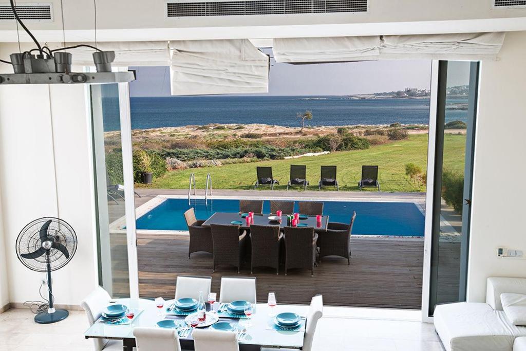 Villa Fig Tree Bay Frontline,Luxury 4Bdr Sea-Front Protaras Villa With Pool