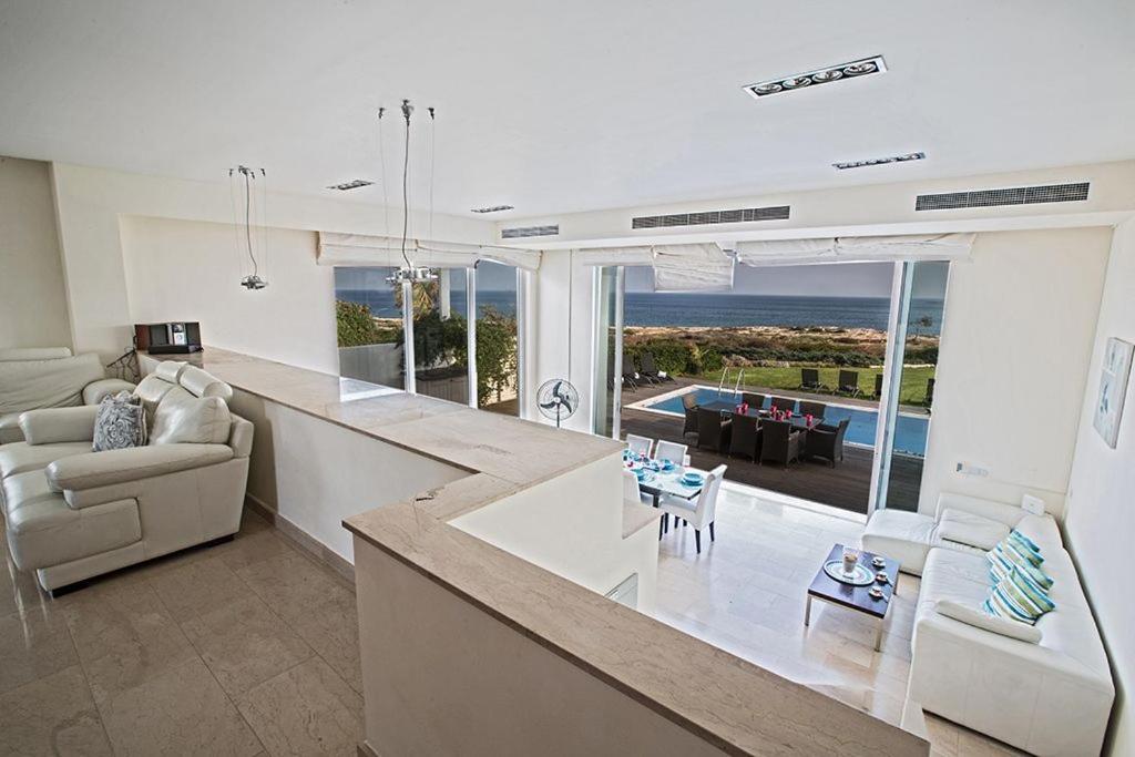 Villa Fig Tree Bay Frontline,Luxury 4Bdr Sea-Front Protaras Villa With Pool
