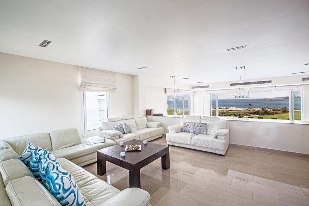 Villa Fig Tree Bay Frontline,Luxury 4Bdr Sea-Front Protaras Villa With Pool