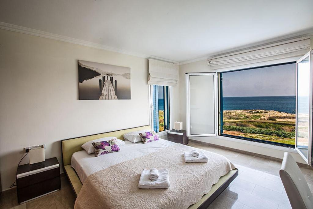 Villa Fig Tree Bay Frontline,Luxury 4Bdr Sea-Front Protaras Villa With Pool