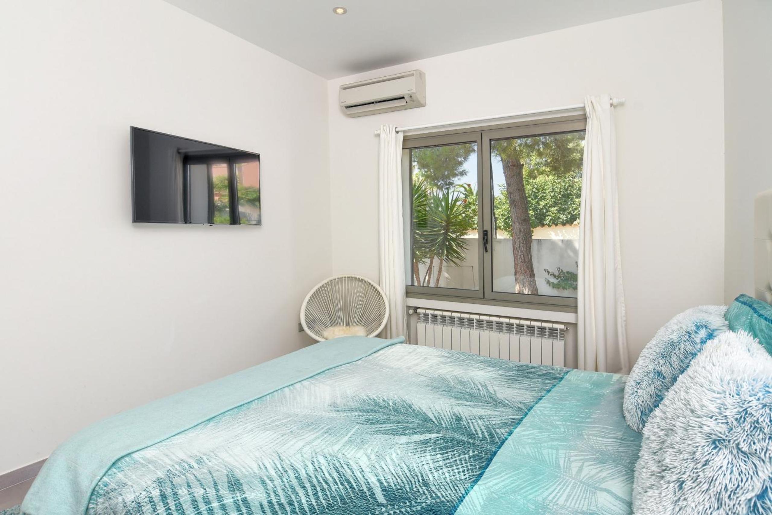 Graham Holiday Rentals - Baladrar view 3
